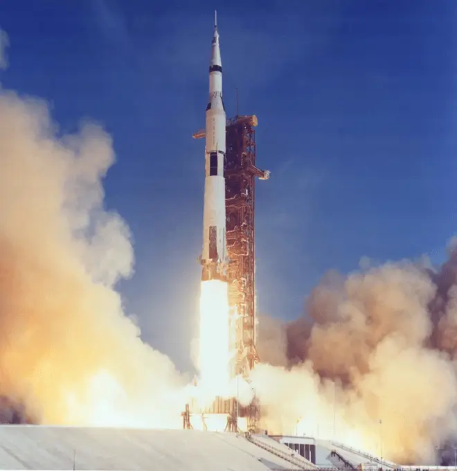 Décollage de la fusée Saturn V transportant Apollo 11