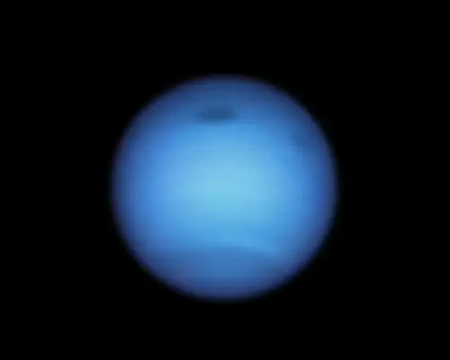 Planète Neptune en bleu brillant