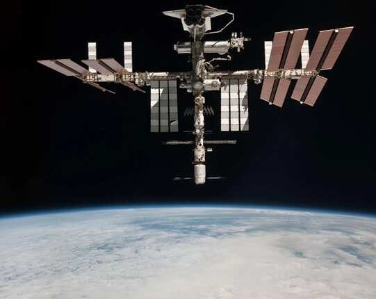Station Spatiale Internationale en orbite autour de la Terre